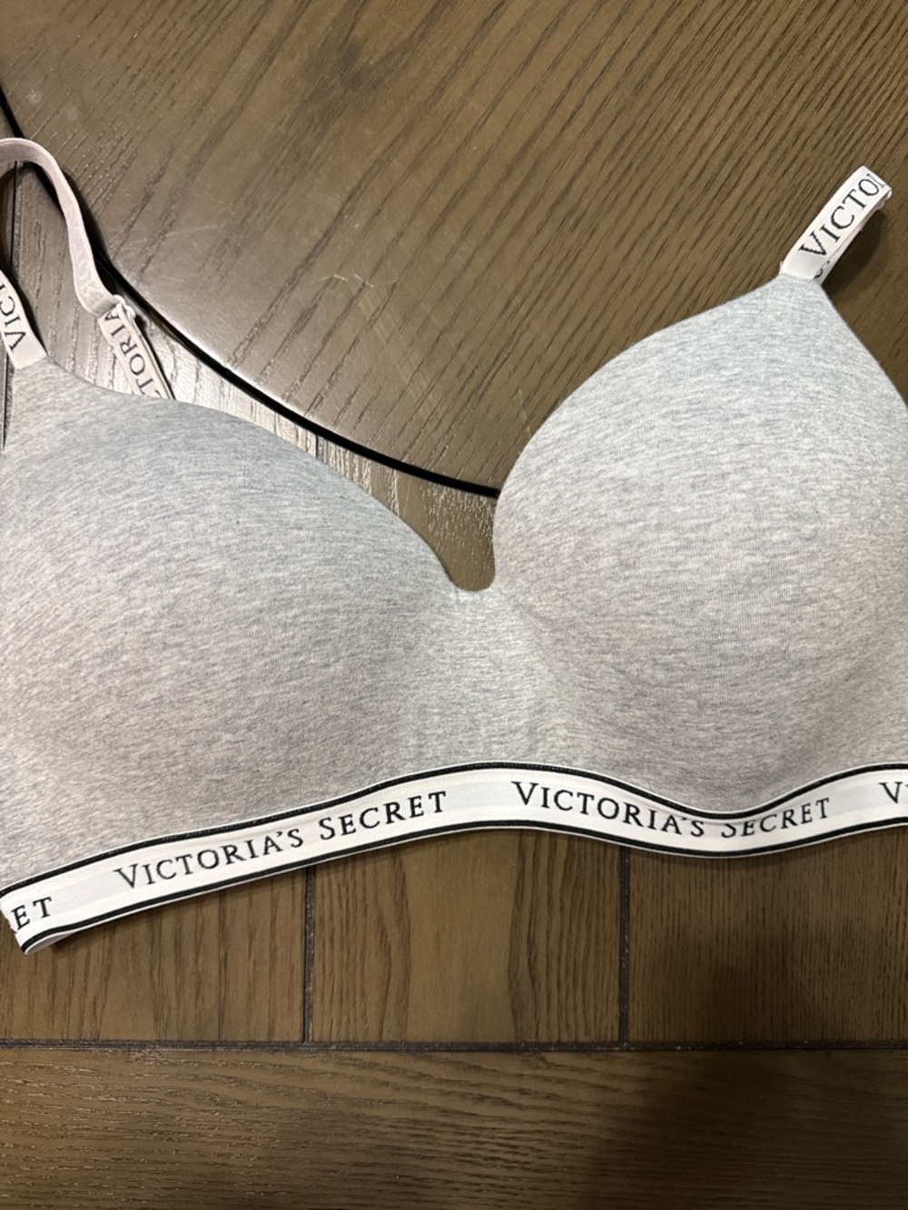 Victoria’s Secret Wireless Bra!  Great condition!  Size 38D!  A steal at $15!